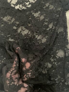 BLACK LACE SHEER TOP